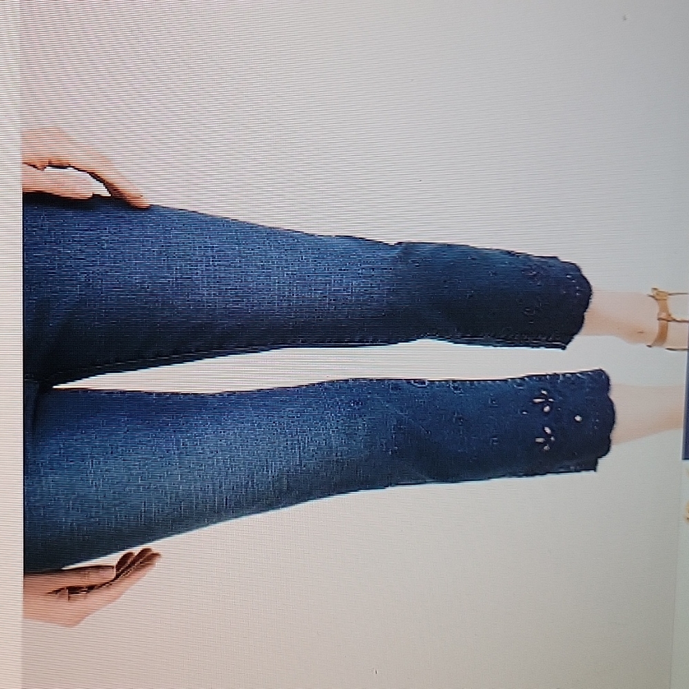 Chico's So Slimming Eyelet- Trim Girlfriend  Crops